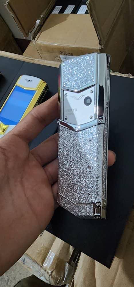 گوشی موبایل لاکچری طرح سیگنیچر ورتو VERTU V10